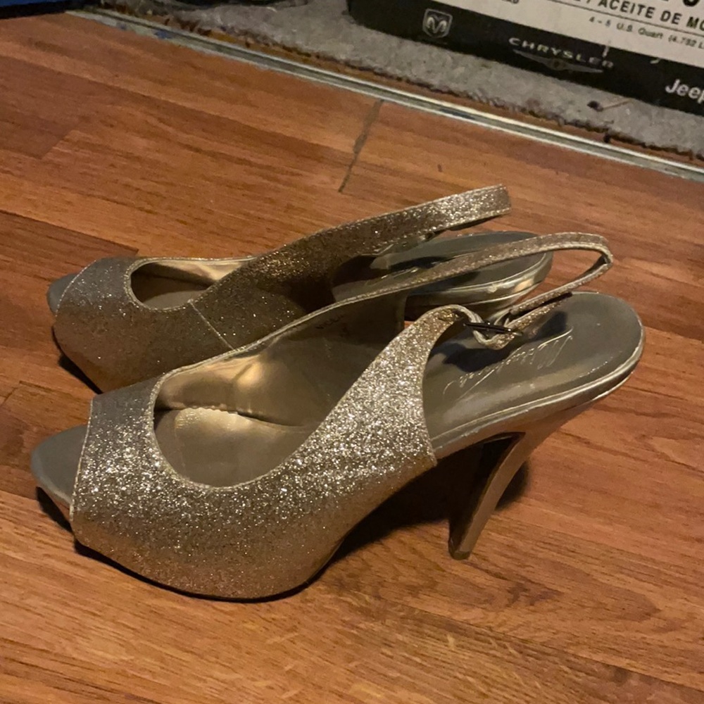 Beautiful Gold Shimmer Size 9 High Heel Shoes